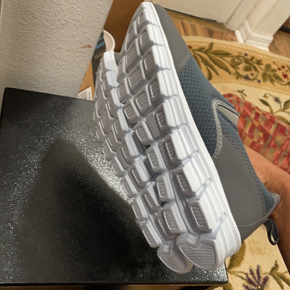 Action flex trainer sneaker New size 9 very Comfy - Picture 4 of 5